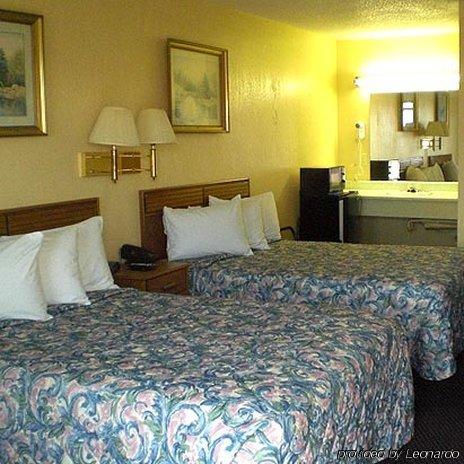 Super 7 Inn-Siloam Springs Room photo