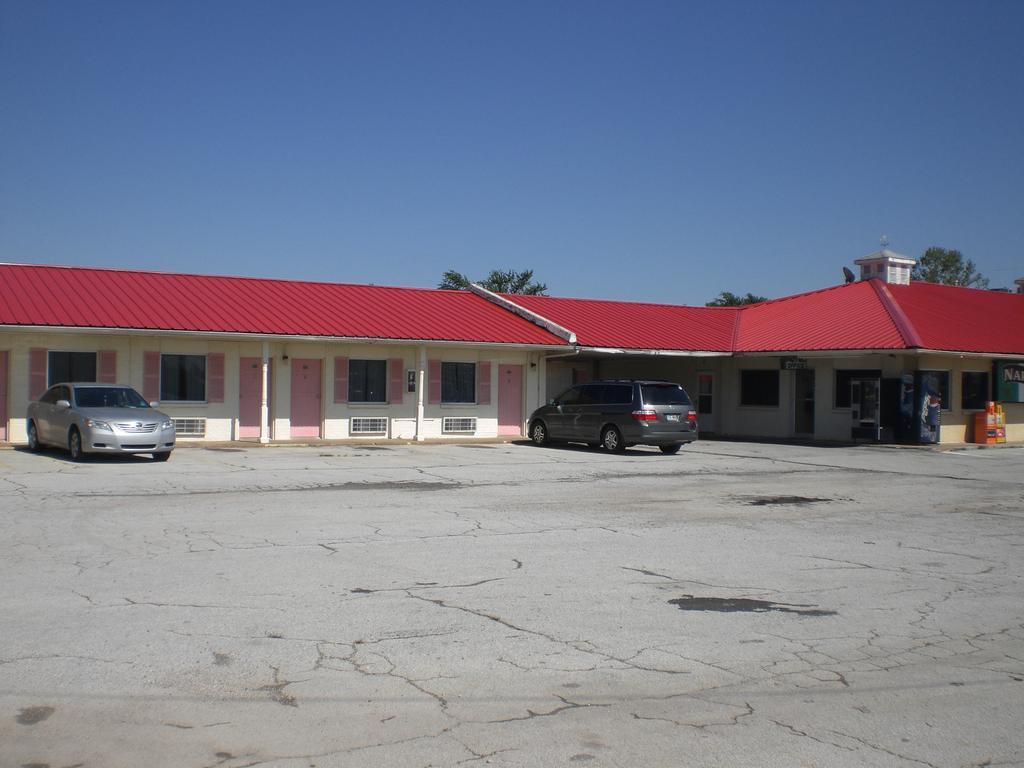 Super 7 Inn-Siloam Springs Exterior photo