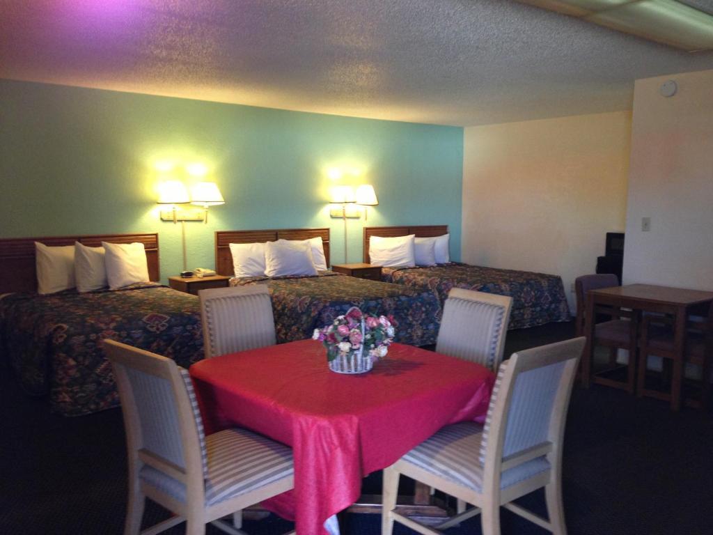 Super 7 Inn-Siloam Springs Room photo